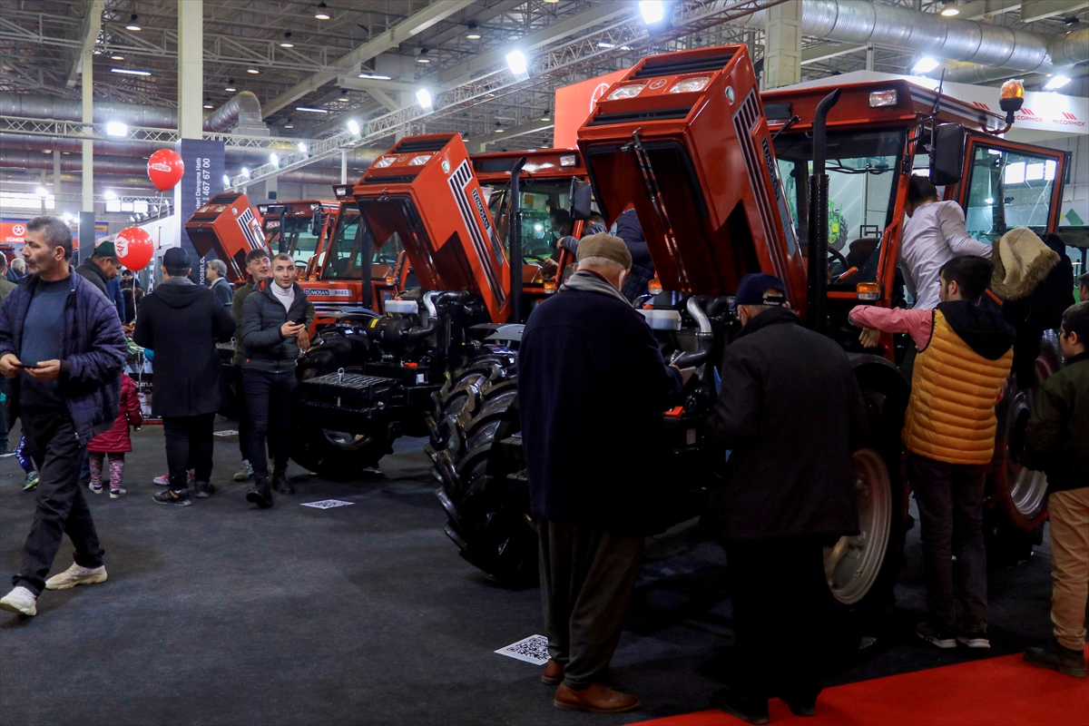 konya-tarim-fuarinda-tumosanin-yeni-bahce-ve-tarla-traktoru-gorucuye-cikti-001.jpg