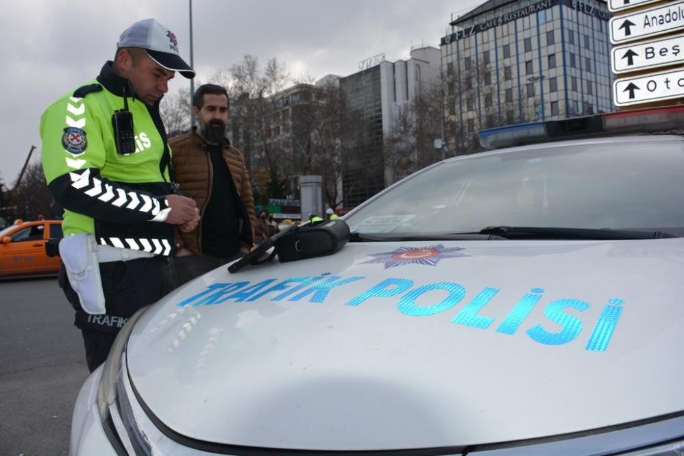 emniyet-ve-jandarma-81-ilde-trafik-uygulamasi-yapti-002.jpg