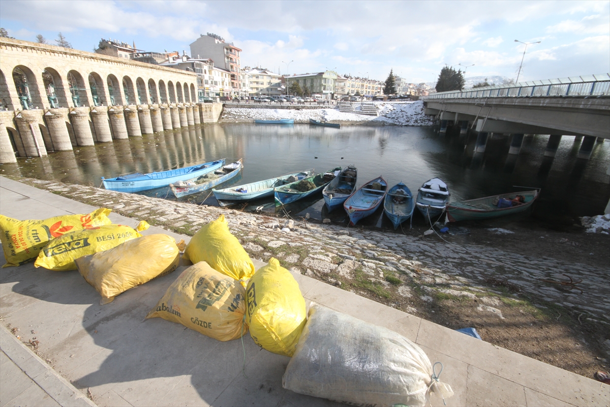 beysehir-golunde-su-urunleri-ev-yasagi-basladi.jpg