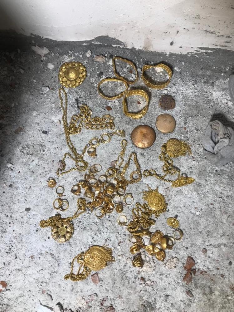 kuyumcudan-15-kilo-altin-calmislardi-10-supheli-operasyonla-yakalandi.jpg