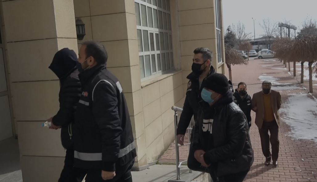 son-dakika-konyada-12-adrese-tefeci-operasyonu-5-kisi-tutuklandi-001.jpg