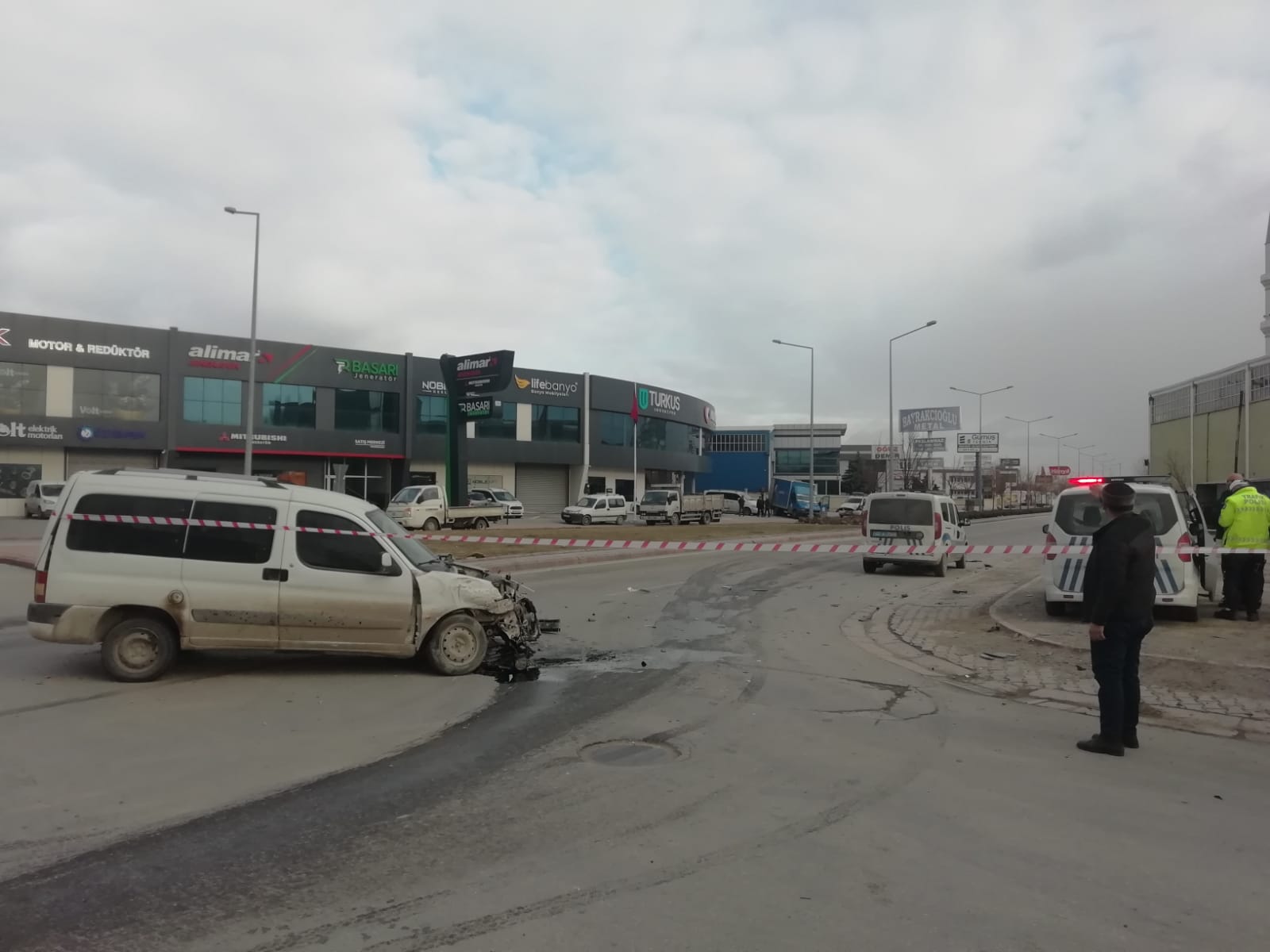 konyada-3-aracin-carpistigi-kaza-kamerada.jpeg
