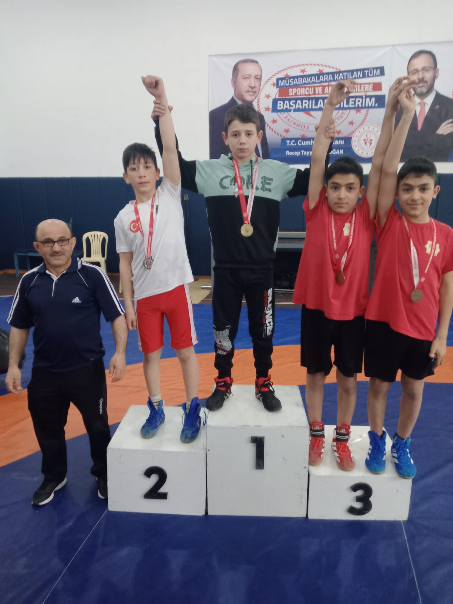 buyuksehir-belediyesporlu-kucuk-pehlivanlardan-iki-madalya.jpg