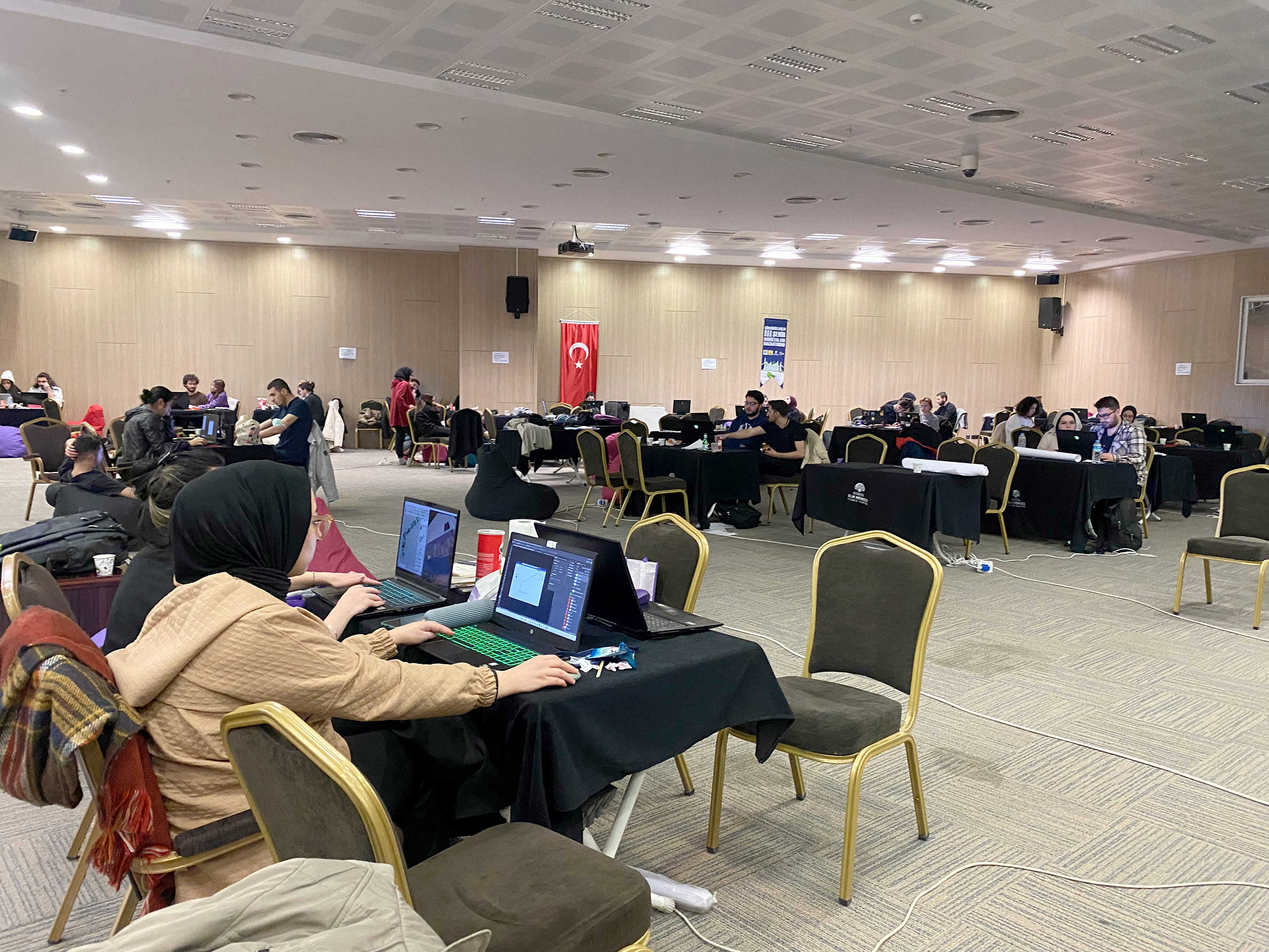 konyada-universite-ogrencileri-duzenlenen-hackathonda-kiyasiya-yaristi-001.jpg