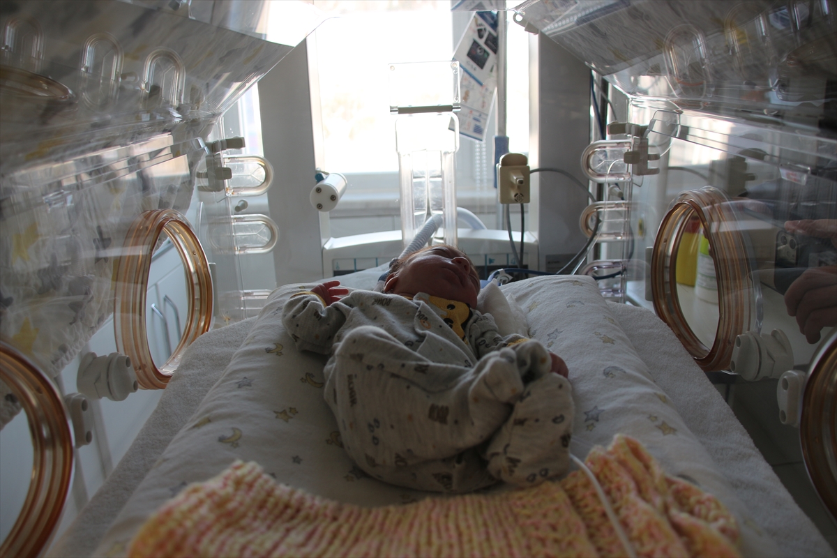 suriyeli-premature-esil-bebek-konyada-hayata-tutundu-001.jpg