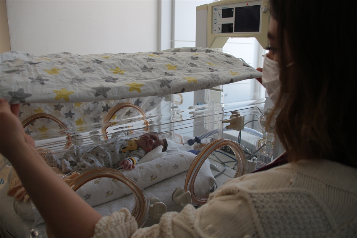suriyeli-premature-esil-bebek-konyada-hayata-tutundu-002.jpg