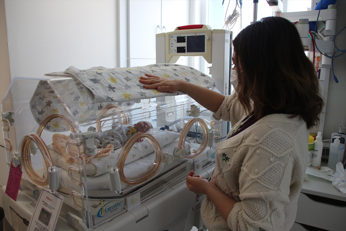 suriyeli-premature-esil-bebek-konyada-hayata-tutundu-003.jpg