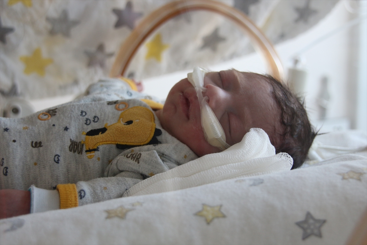 suriyeli-premature-esil-bebek-konyada-hayata-tutundu.jpg