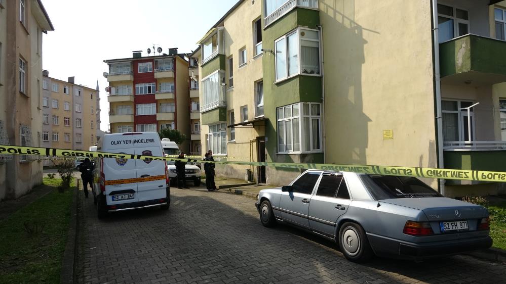 kan-donduran-cinayet-birlikte-yasadigi-kadini-bogarak-oldurdu-007.jpg