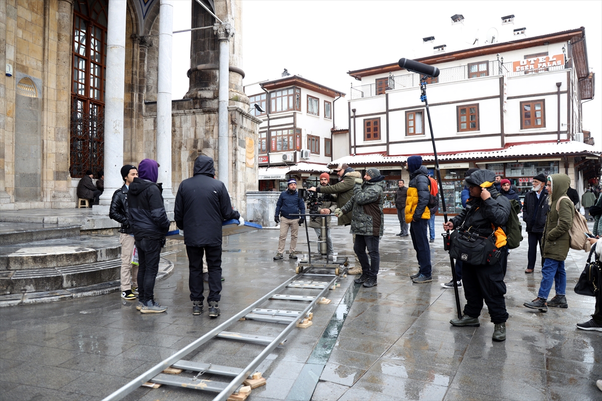 en-buyuk-hayalini-konyada-film-setine-tasidi-007.jpg