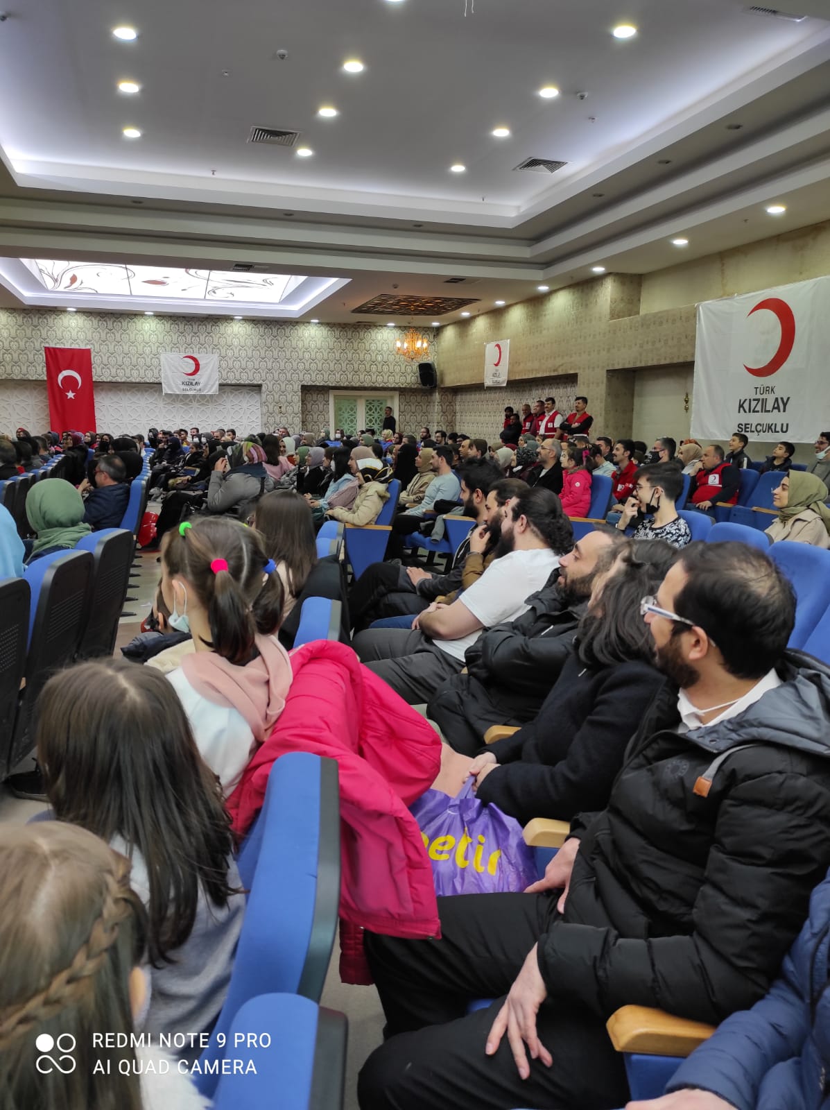 kizilay-selcuklu-gonullulerine-ozel-tiyatro-001.jpeg