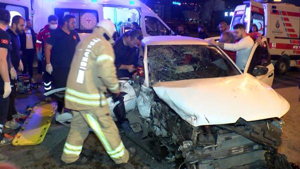 iki-otomobil-carpisti-6-yaraliyi-itfaiye-kurtardi-makas-iddiasi-var.jpeg