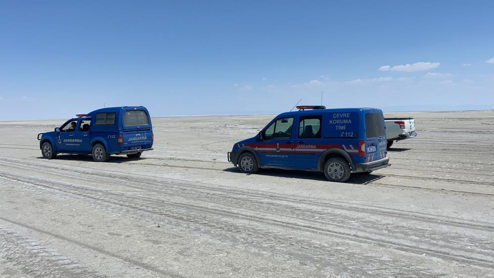 tuz-golunde-flamingo-olumlerine-jandarma-onlemi-002.jpg