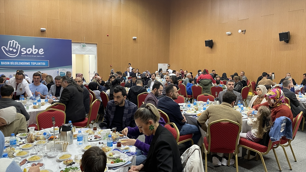 konyada-otizmli-bireyler-ve-aileleri-iftarda-bulustu-001.jpg