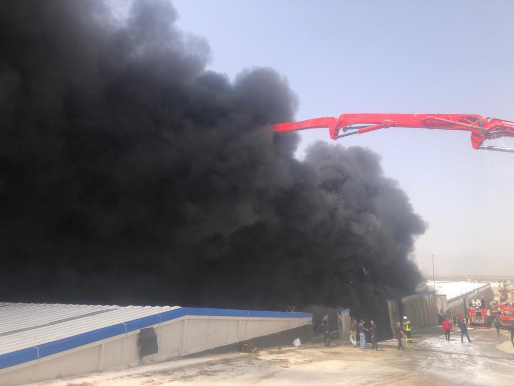 son-dakika-plastik-fabrikasinda-yangin-cikti-konyadan-da-ekipler-sevk-ediliyor-002.jpg