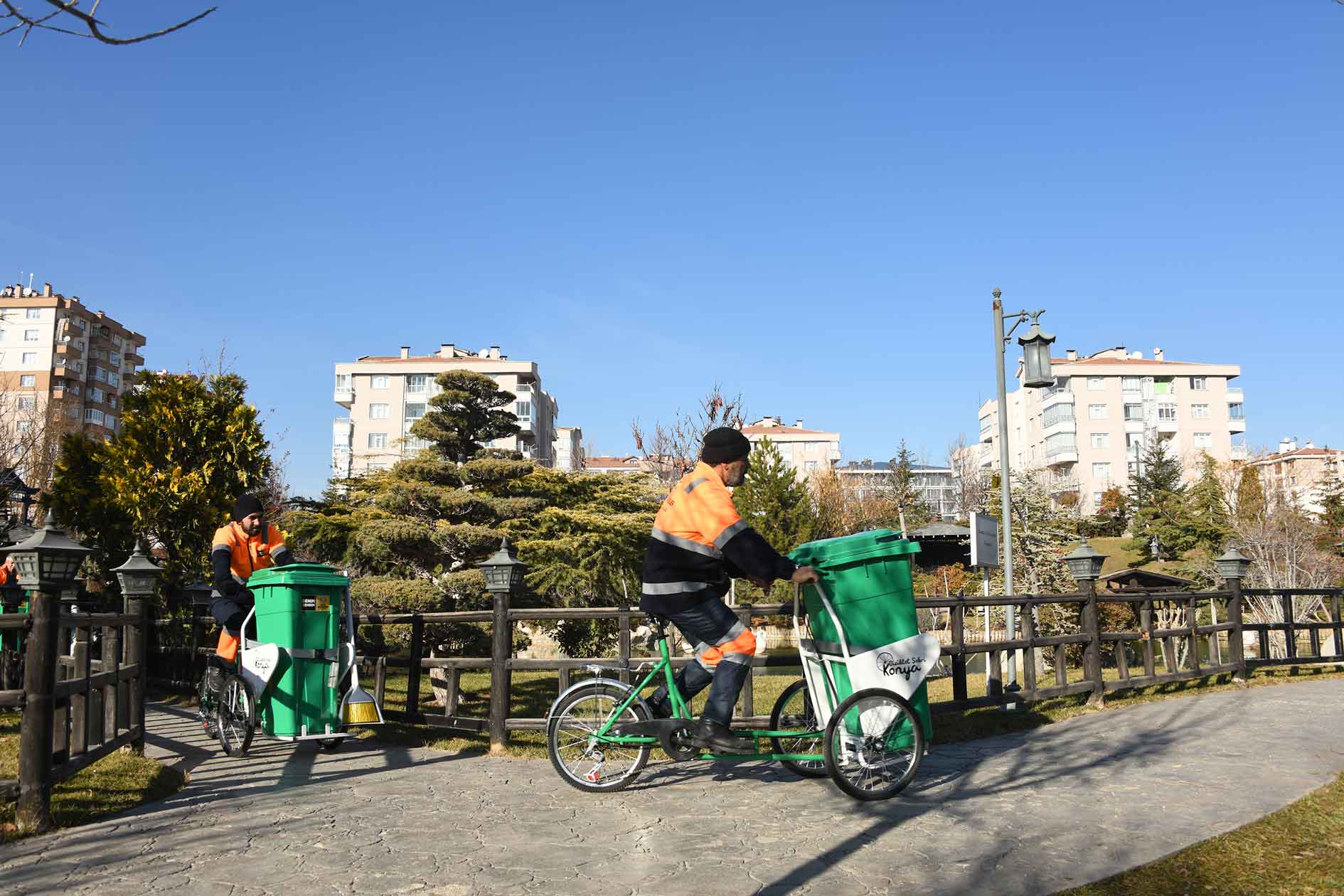 konyada-temizlik-ekipleri-cevre-temizlik-bisikletlerinin-kullanimina-basladi.jpg
