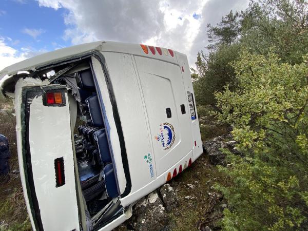 turistleri-tasiyan-tur-midibusu-devrildi-7-yarali-002.jpg