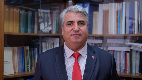 konyada-her-yil-pembeye-burunen-gol-bu-kez-kahverengiye-donustu-006.jpg