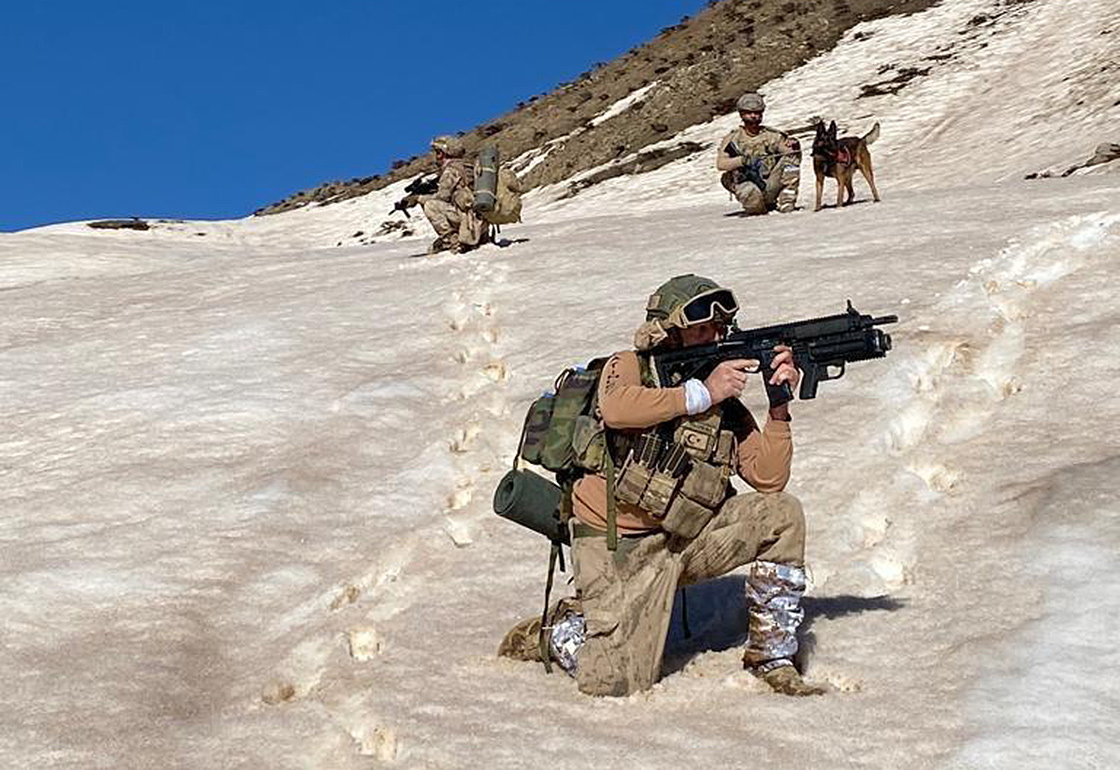 hakkaride-eren-abluka-2-sehit-uzman-jandarma-cavus-mehmet-bayar-operasyonu-baslatildi-1.jpg
