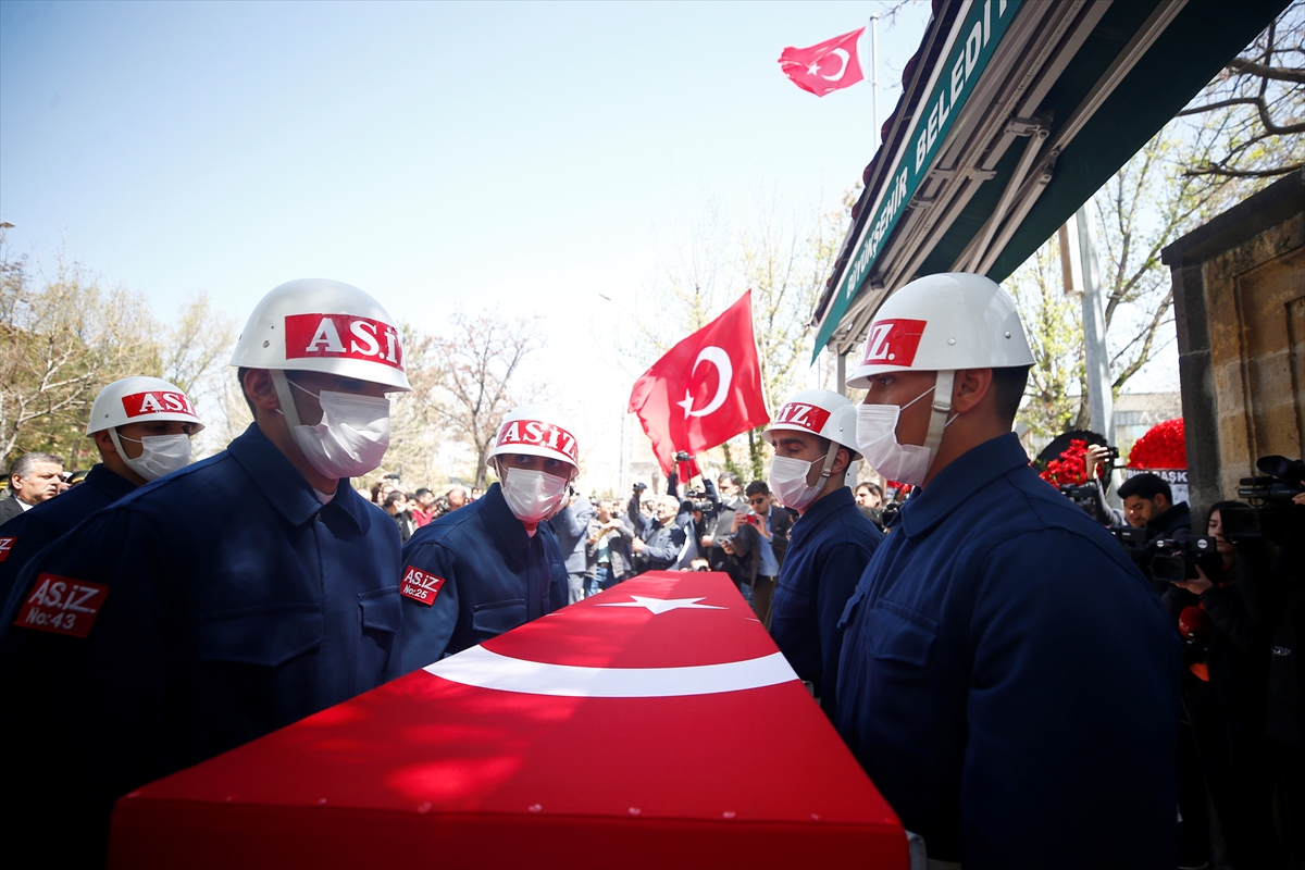 sehit-ustegmen-omer-delibas-memleketinde-son-yolculuguna-ugurlandi-002.jpg