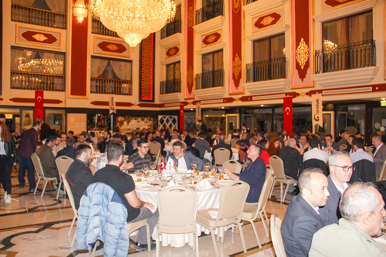 ittifak-holding-ailesi-iftarda-bir-araya-geldi-002.jpg