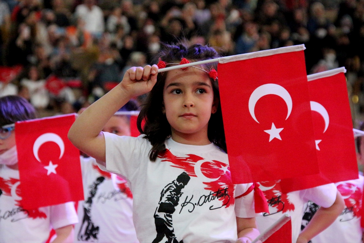 23-nisan-ulusal-egemenlik-ve-cocuk-bayrami-torenlerle-kutlandi-4.jpg