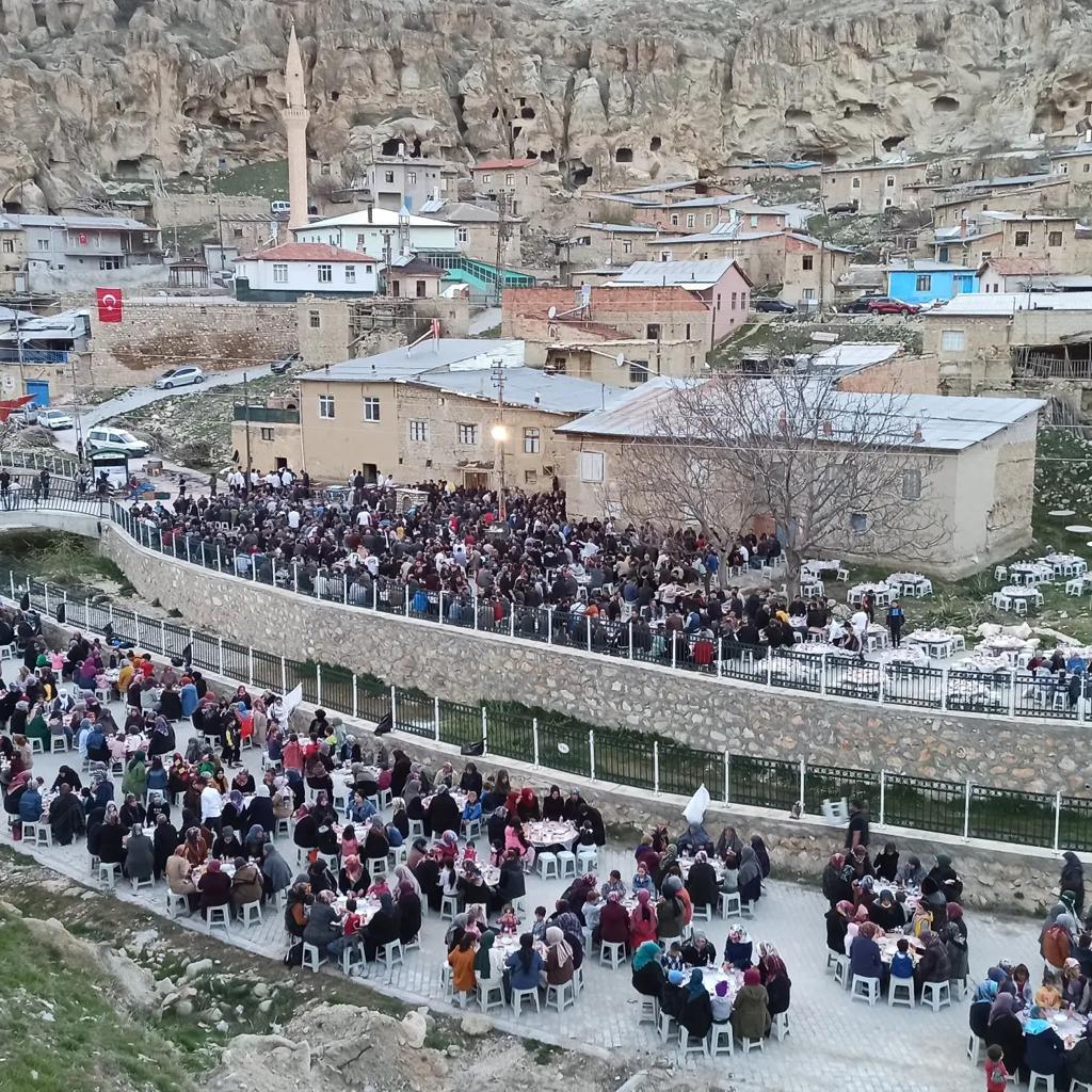 kucukmuhsineliler-iftarda-bir-araya-geldi-001.jpeg