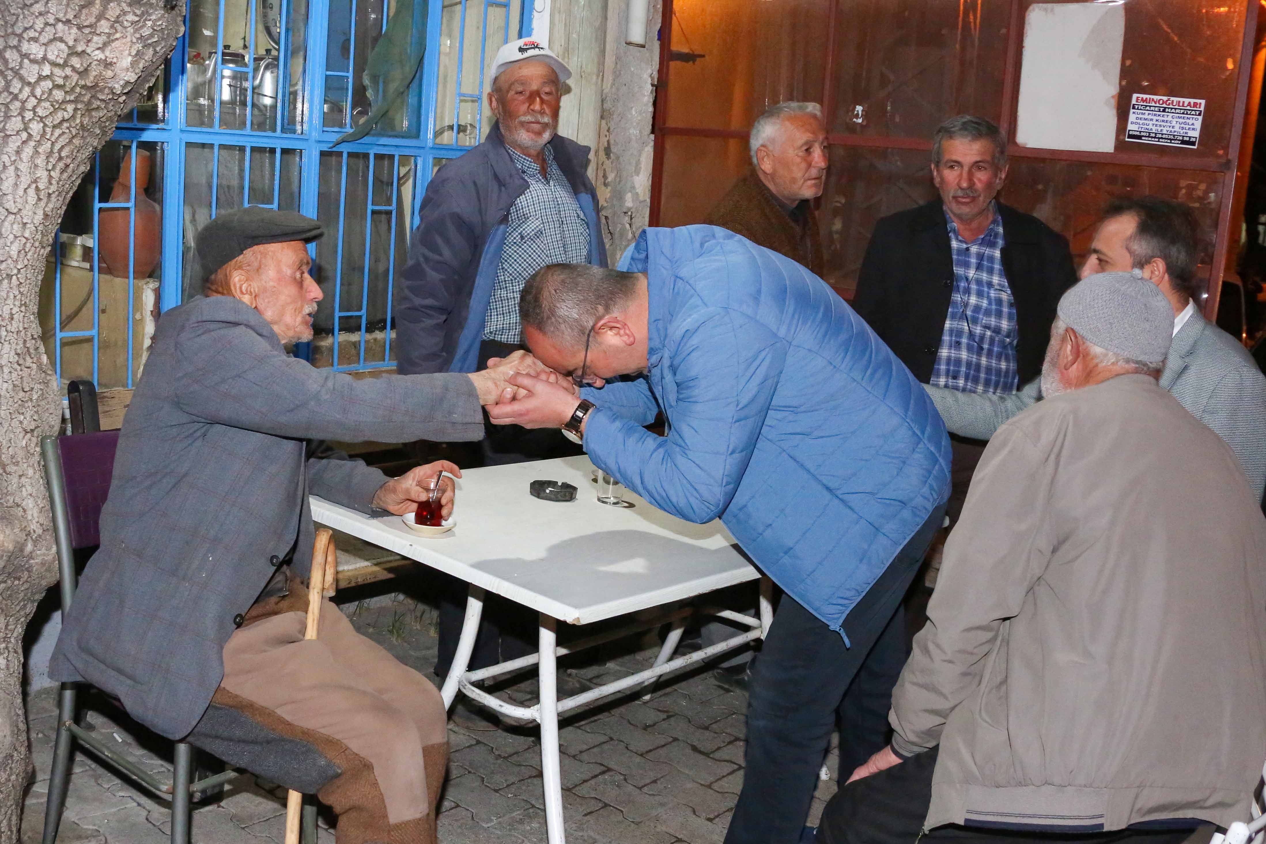 meram-belediye-baskani-mustafa-kavus-iftar-ve-teravih-bulusmalarini-surduruyor-003.jpg