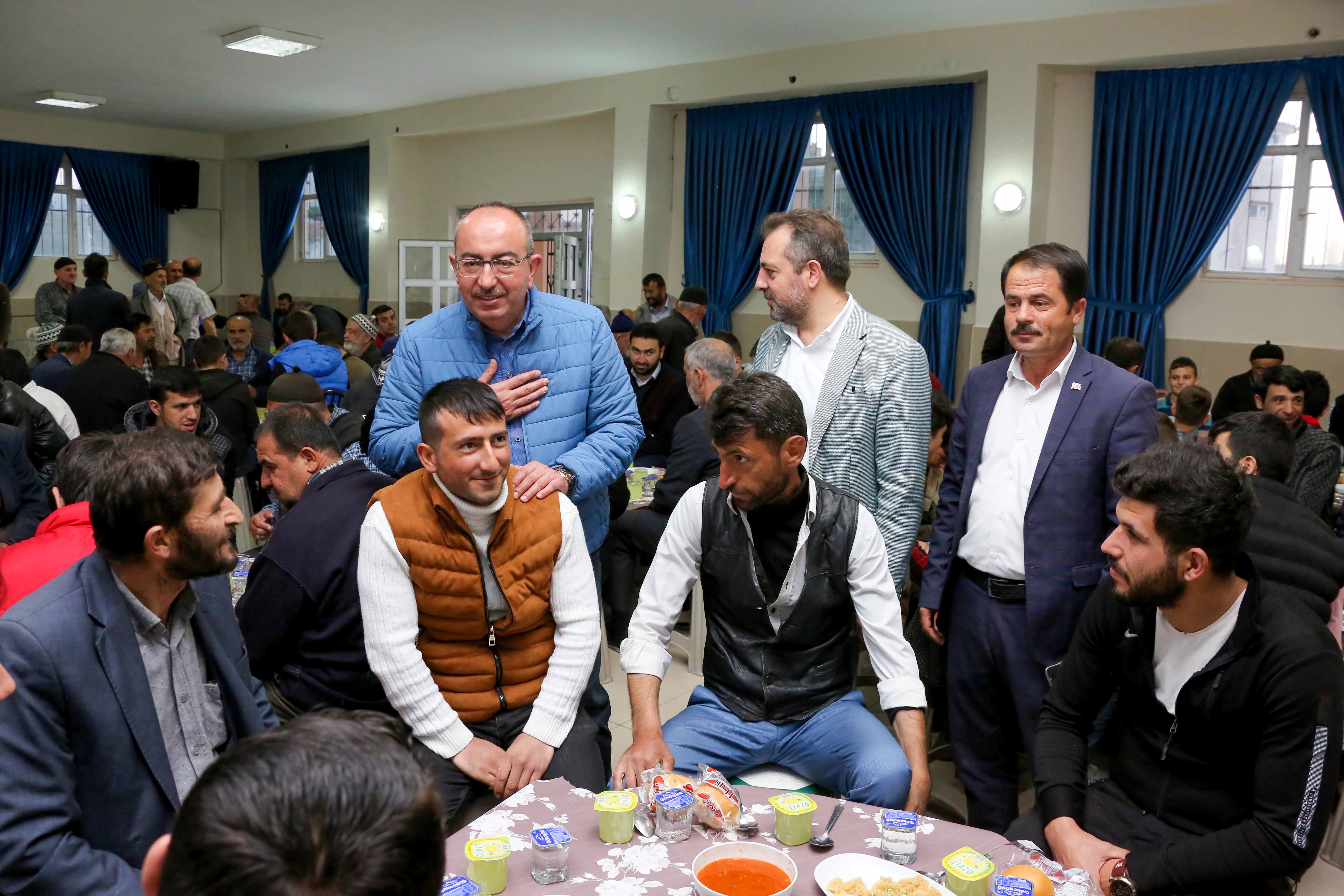 meram-belediye-baskani-mustafa-kavus-iftar-ve-teravih-bulusmalarini-surduruyor.jpg