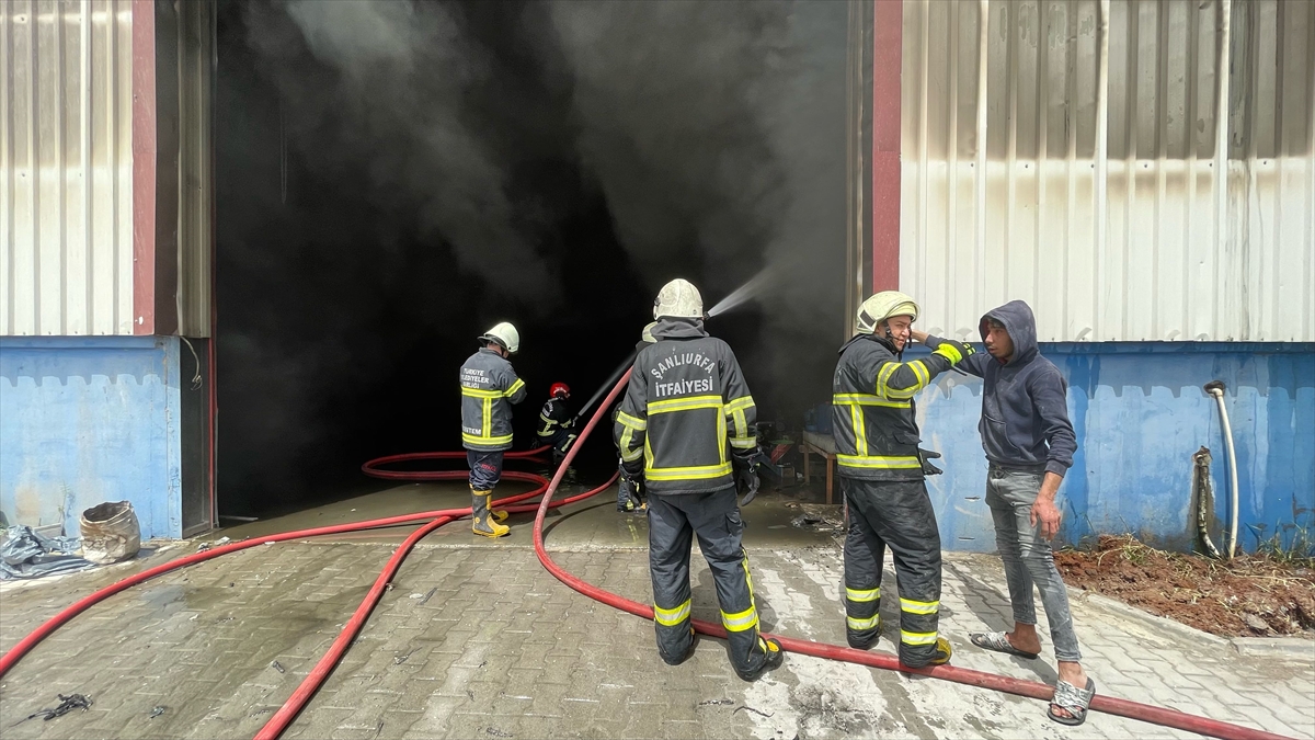 tekstil-fabrikasinda-yangin-cok-sayida-itfaiye-ekibi-mudahale-ediyor-004.jpg
