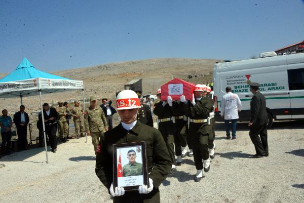 sehit-firat-canli-kahramanmarasta-son-yolculuguna-ugurlandi.jpg