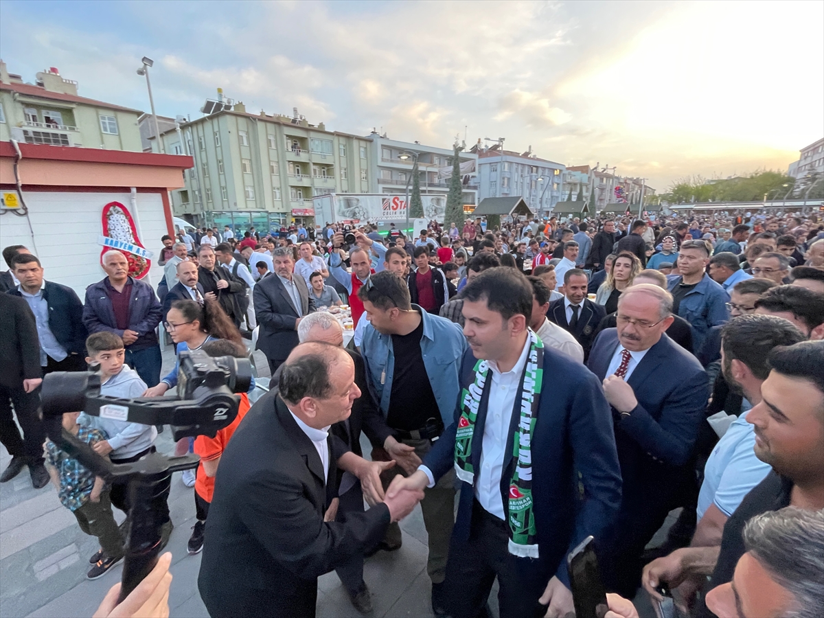 bakan-murat-kurum-karapinarlilar-ile-iftar-programinda-bulustu-001.jpg