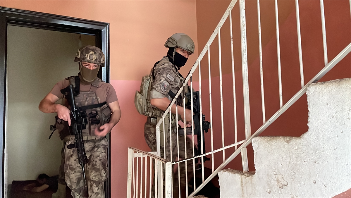 teror-operasyonu-10-gozalti-bir-ili-kana-bulayacaklardi-001.jpg