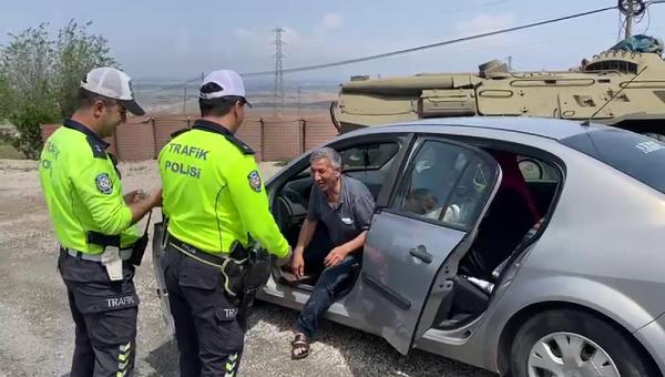 kemer-denetimi-icin-durdurdugu-aractakileri-goren-komisere-surpriz-001.jpg