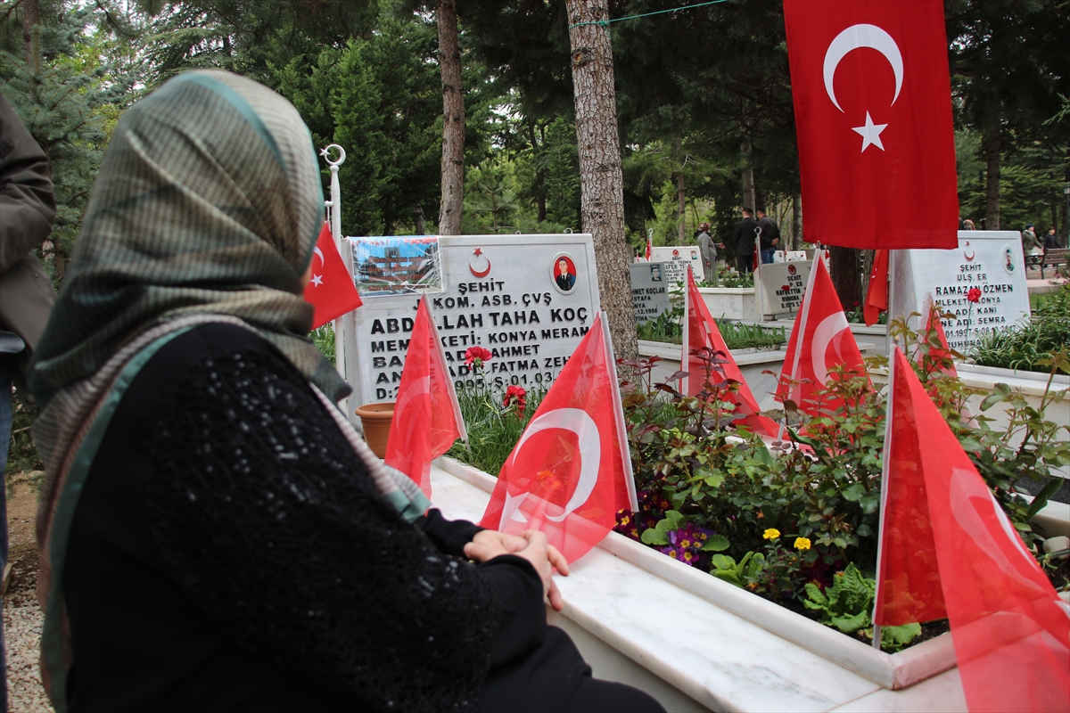 konyada-bayram-arifesinde-sehitlige-huzunlu-ziyaret-003.jpg