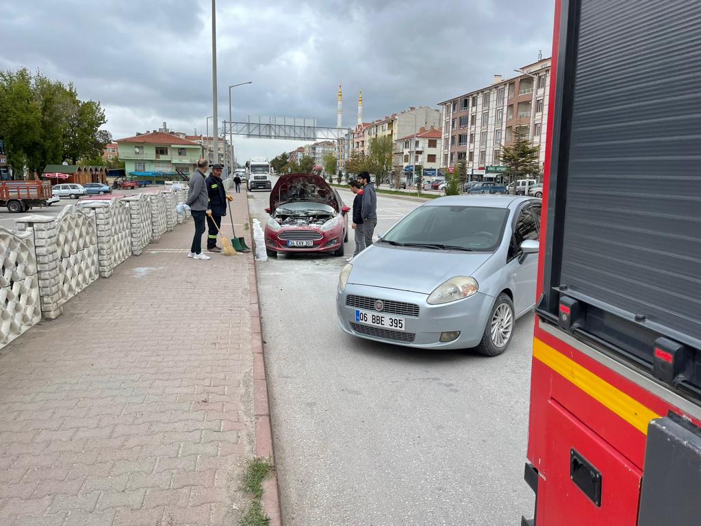 konyada-seyir-halindeki-otomobil-yandi.jpeg