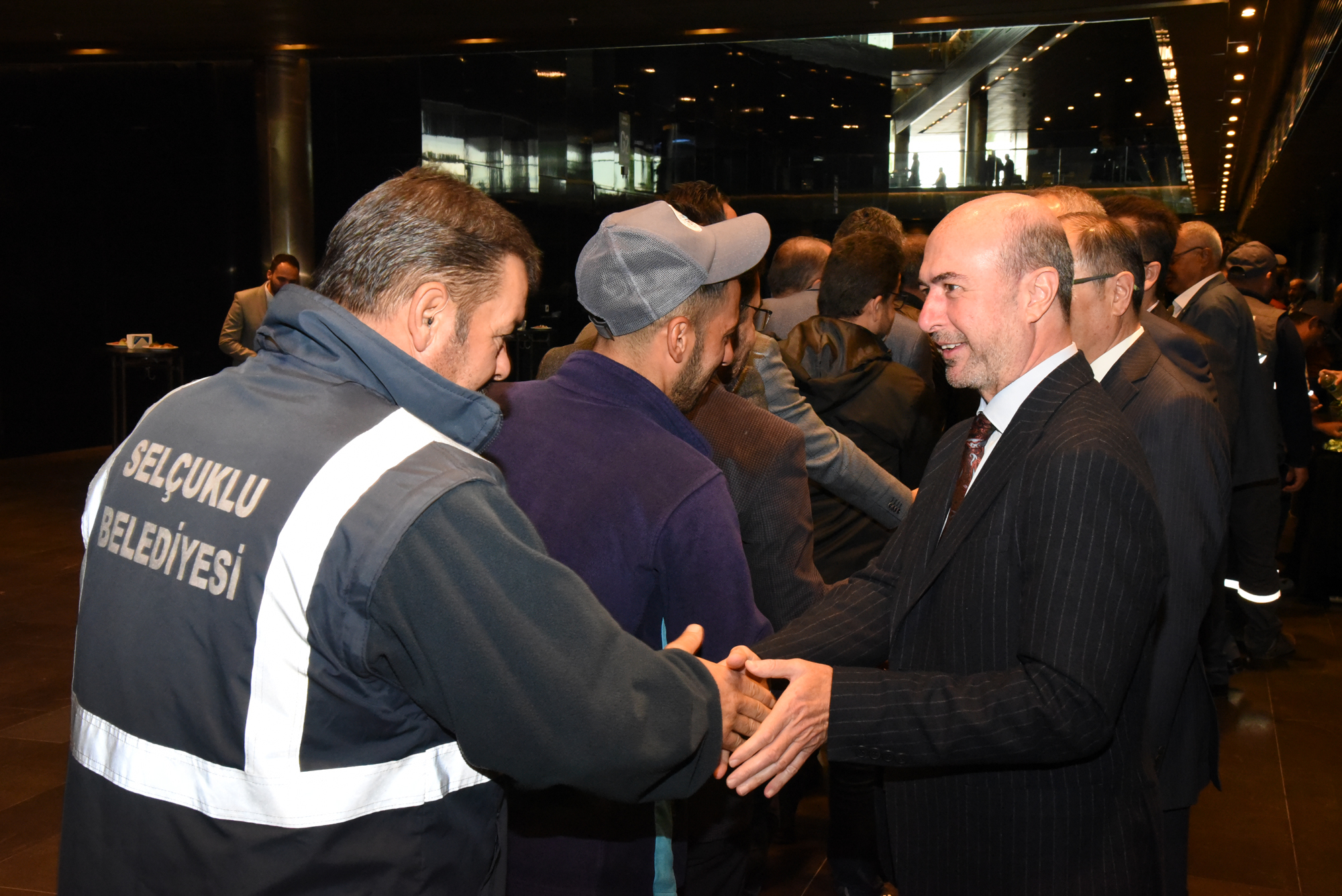 turkiyenin-en-gelismis-21-ilcesi-selcukluda-baskan-personel-ile-biraraya-geldi-004.jpg