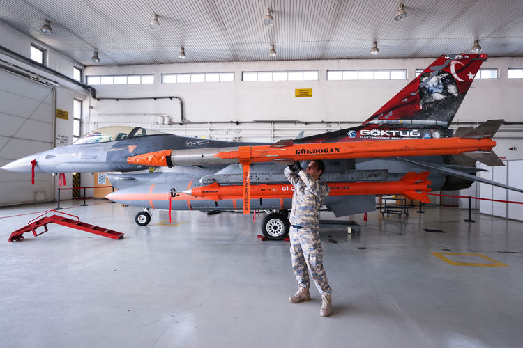hava-kuvvetlerinin-401-test-filo-komutanligi-milli-silahlarla-goreve-hazirliyor-003.jpg