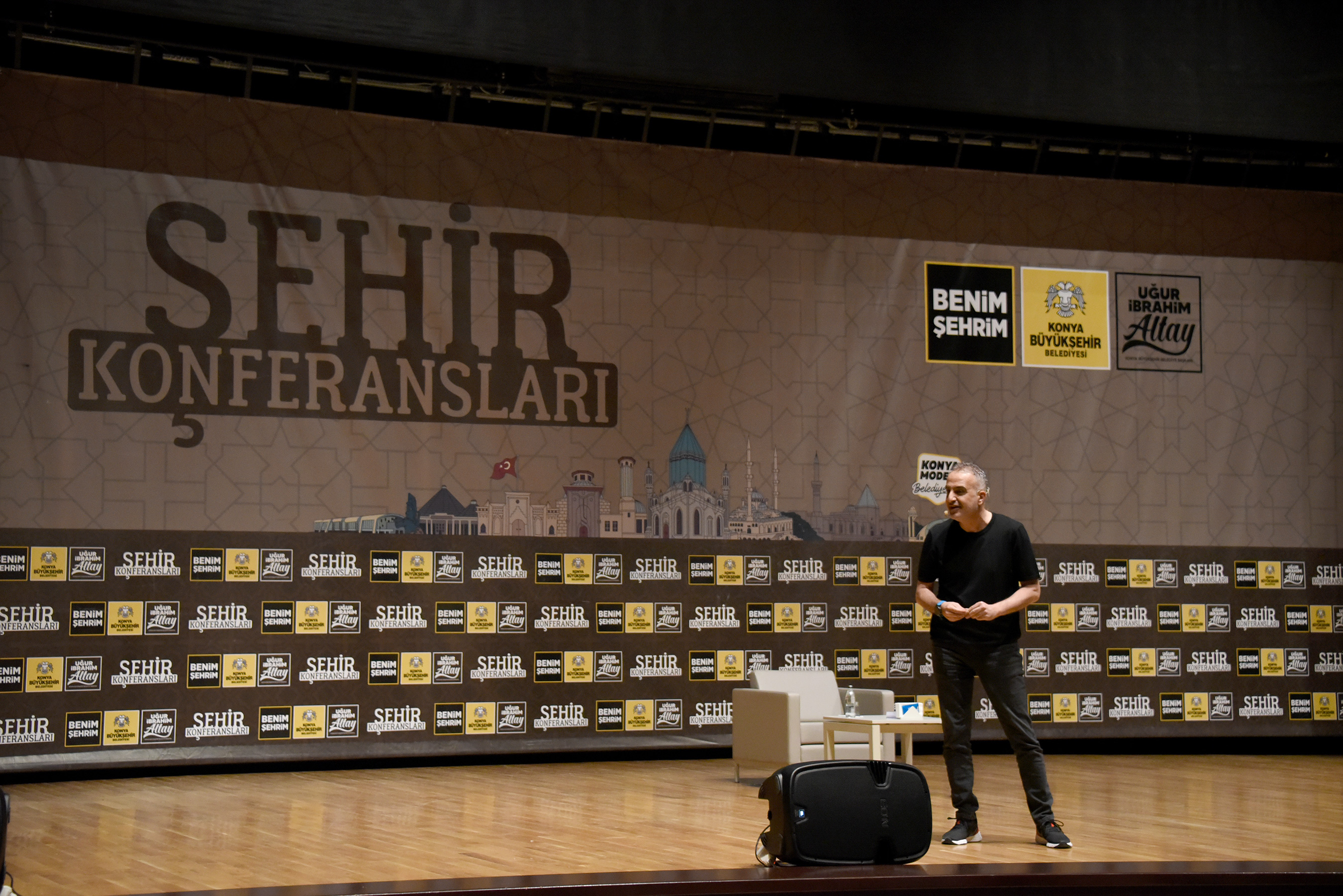 konya-sehir-konferanslarinin-konugu-bekir-develi-oldu-002.jpg