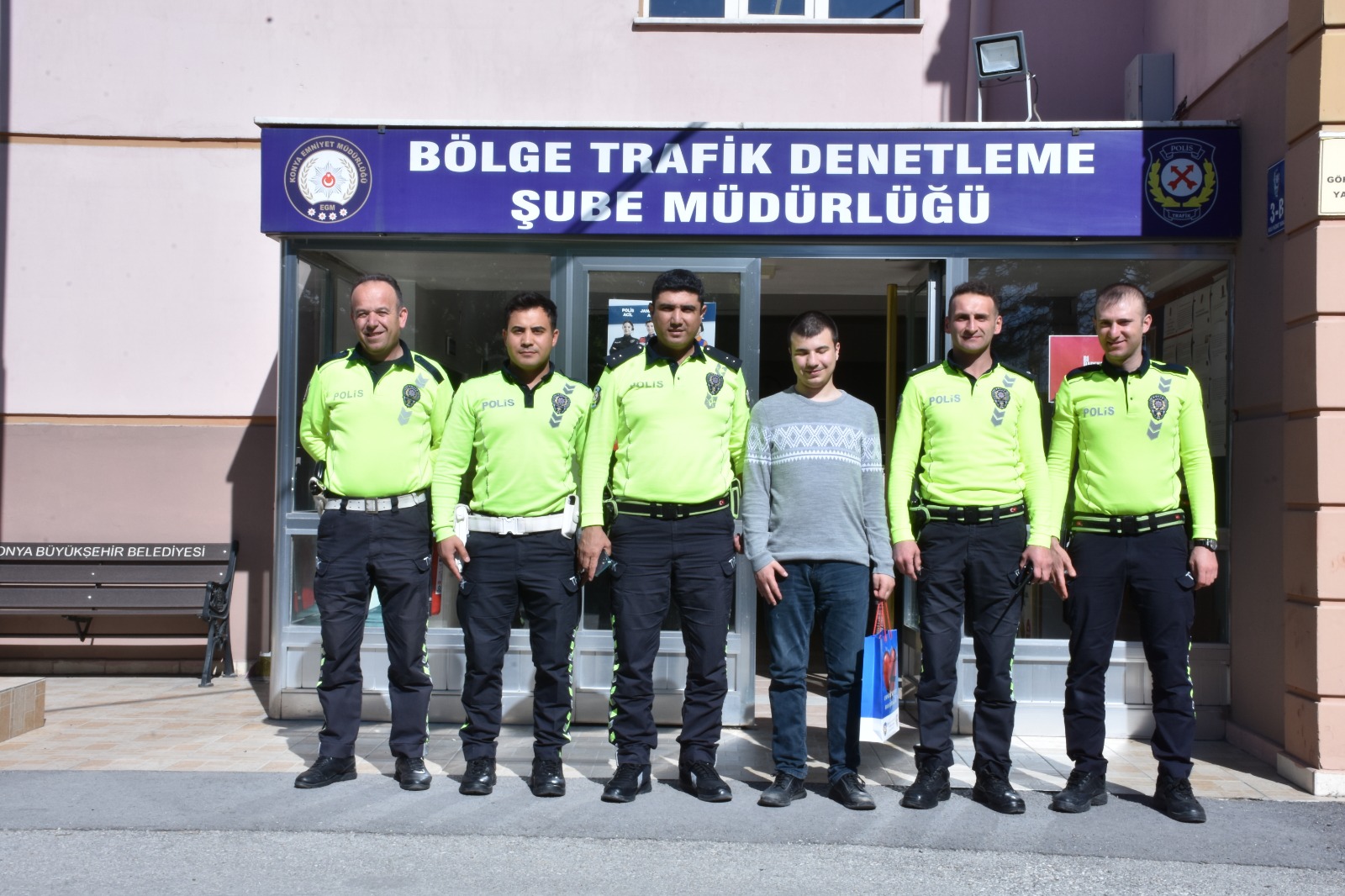 konyali-gorme-engelli-ahmetin-hayali-dogum-gununde-gercek-oldu-001.jpeg