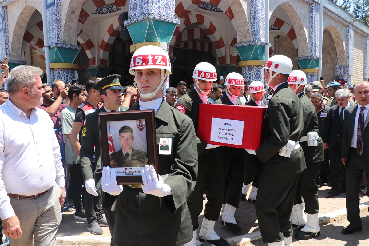sehit-askerimiz-son-yolculuguna-ugurlandi-002.jpg