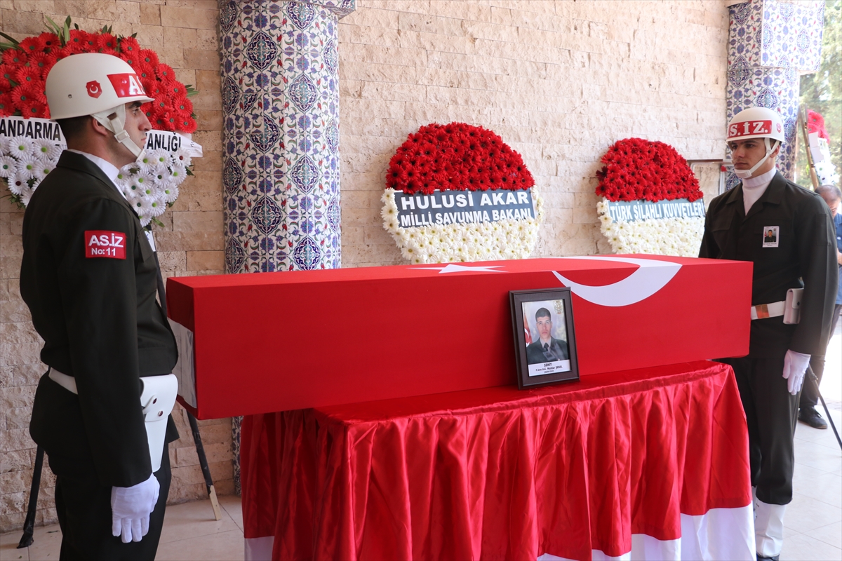 sehit-askerimiz-son-yolculuguna-ugurlandi-003.jpg