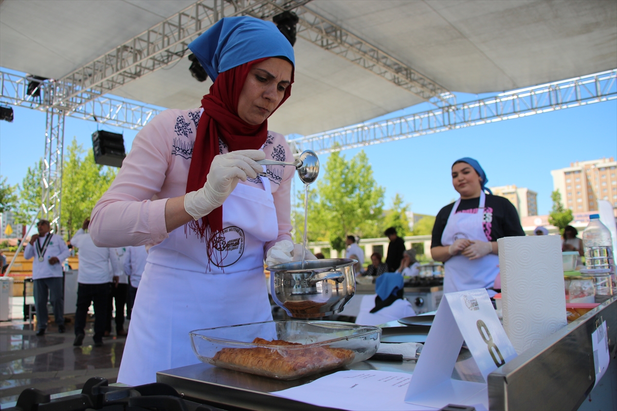 konyada-yemek-yarismasinin-ilk-gununde-ascilar-hunerlerini-sergiledi.jpg