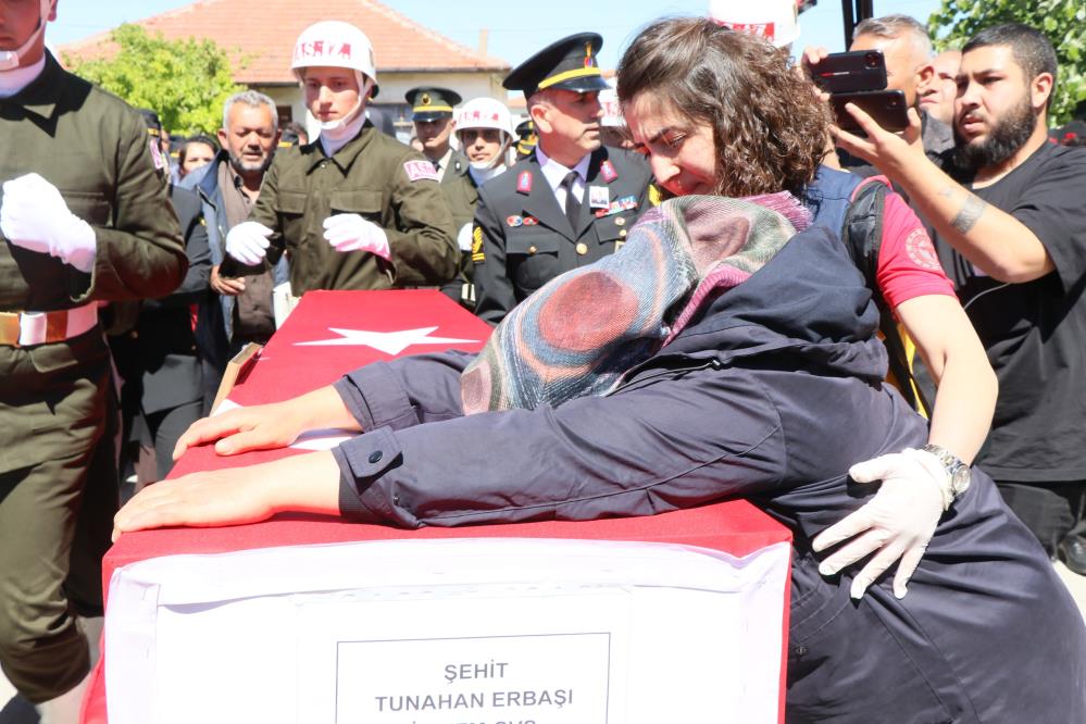 sehit-uzman-cavus-memleketinde-son-yolculuguna-ugurlandi-001.jpg