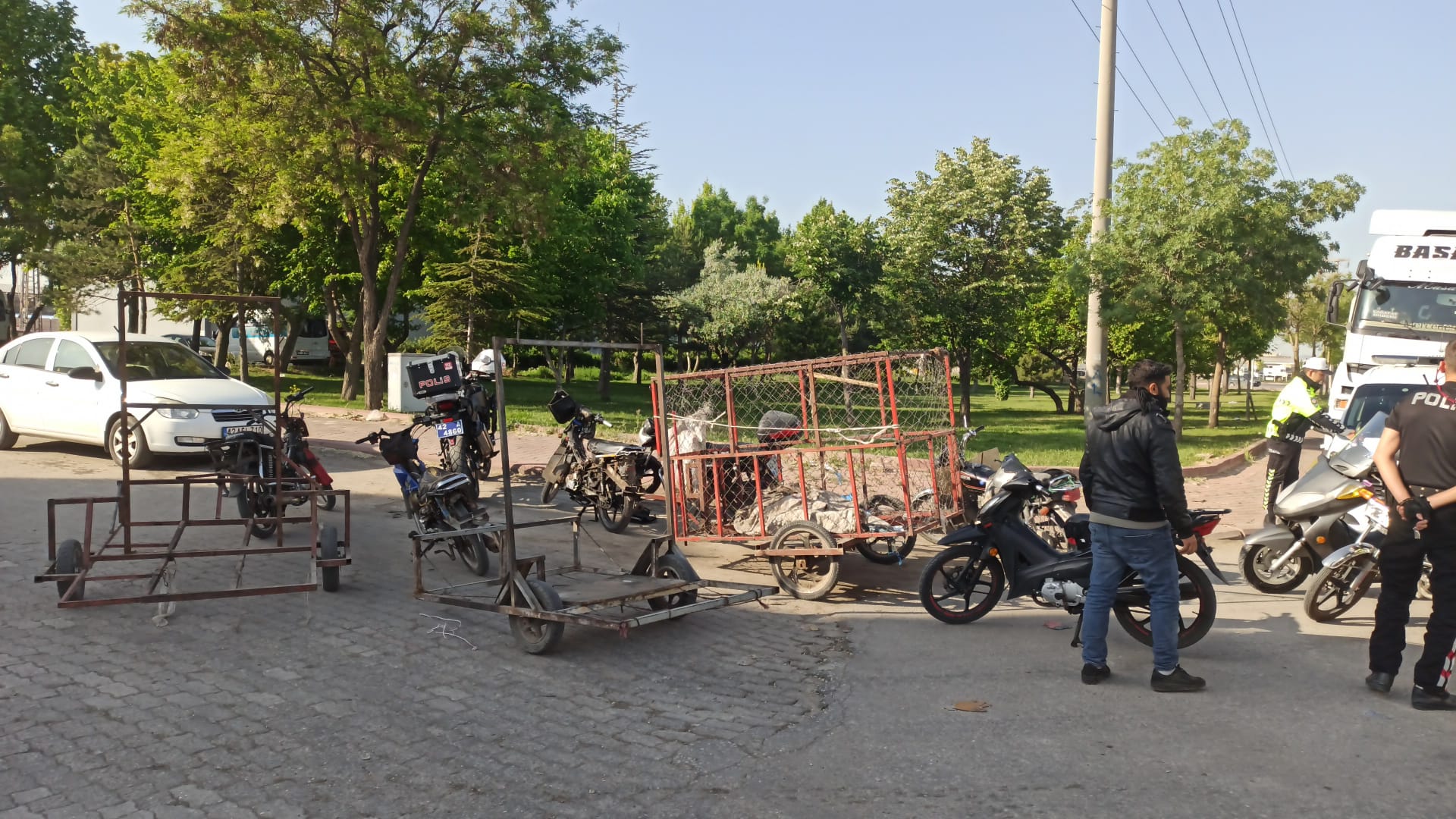 konyada-43-motosiklet-ve-elektrikli-bisiklet-trafikten-men-edildi-004.jpeg