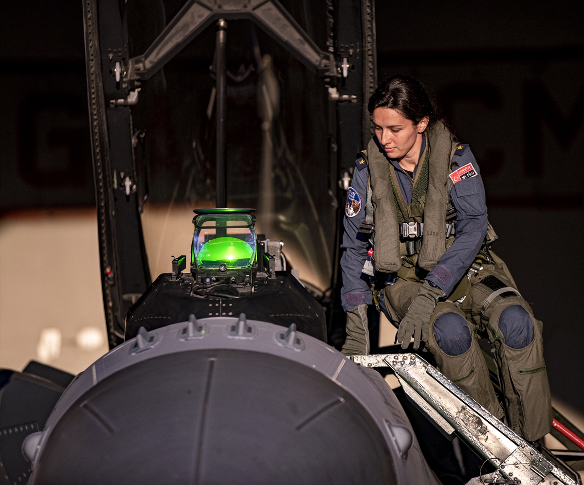 savasan-sahin-f-16lar-kadin-pilotlarin-kumandasinda-vatani-koruyor-003.jpg