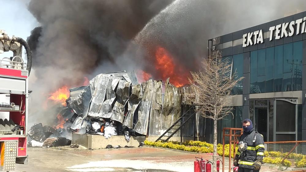 tekstil-fabrikasi-alevler-icinde-kaldi-ekipler-mudahale-ediyor.jpg