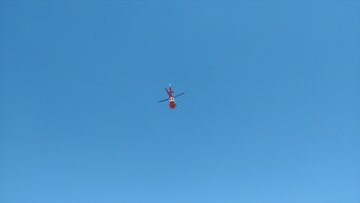 konyada-ambulans-helikopter-el-atar-damari-kesilen-hasta-icin-havalandi-001.jpg