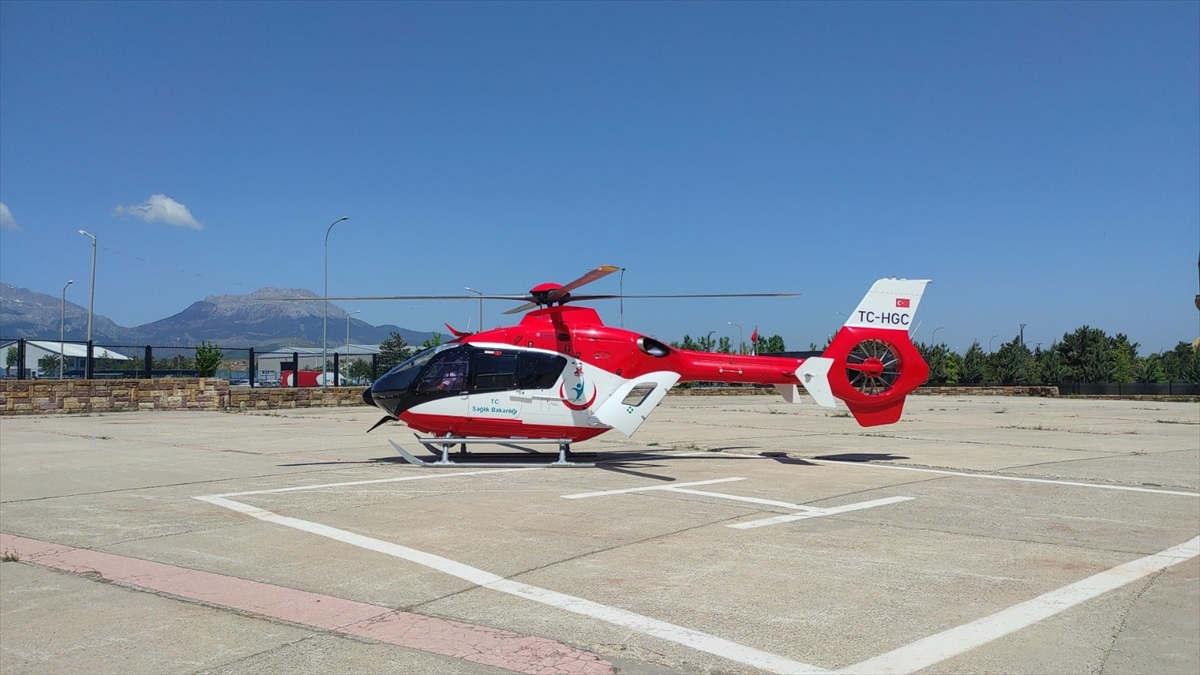 konyada-ambulans-helikopter-el-atar-damari-kesilen-hasta-icin-havalandi.jpg