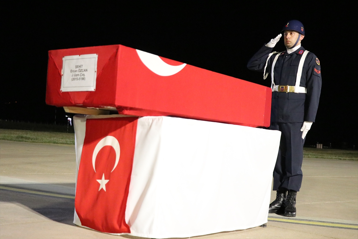 sehit-uzman-cavus-ercan-ozcanin-cenazesi-memleketine-ugurlandi-001.jpg